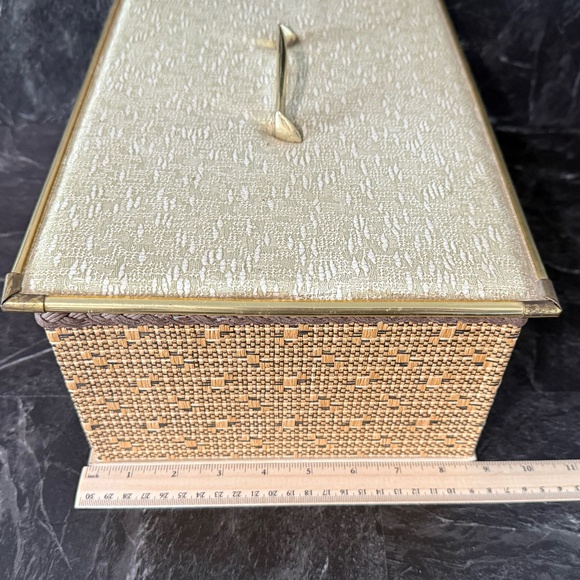 Vintage Sewing Box Full of Vintage Sewing Supplies - Picture 5 of 15